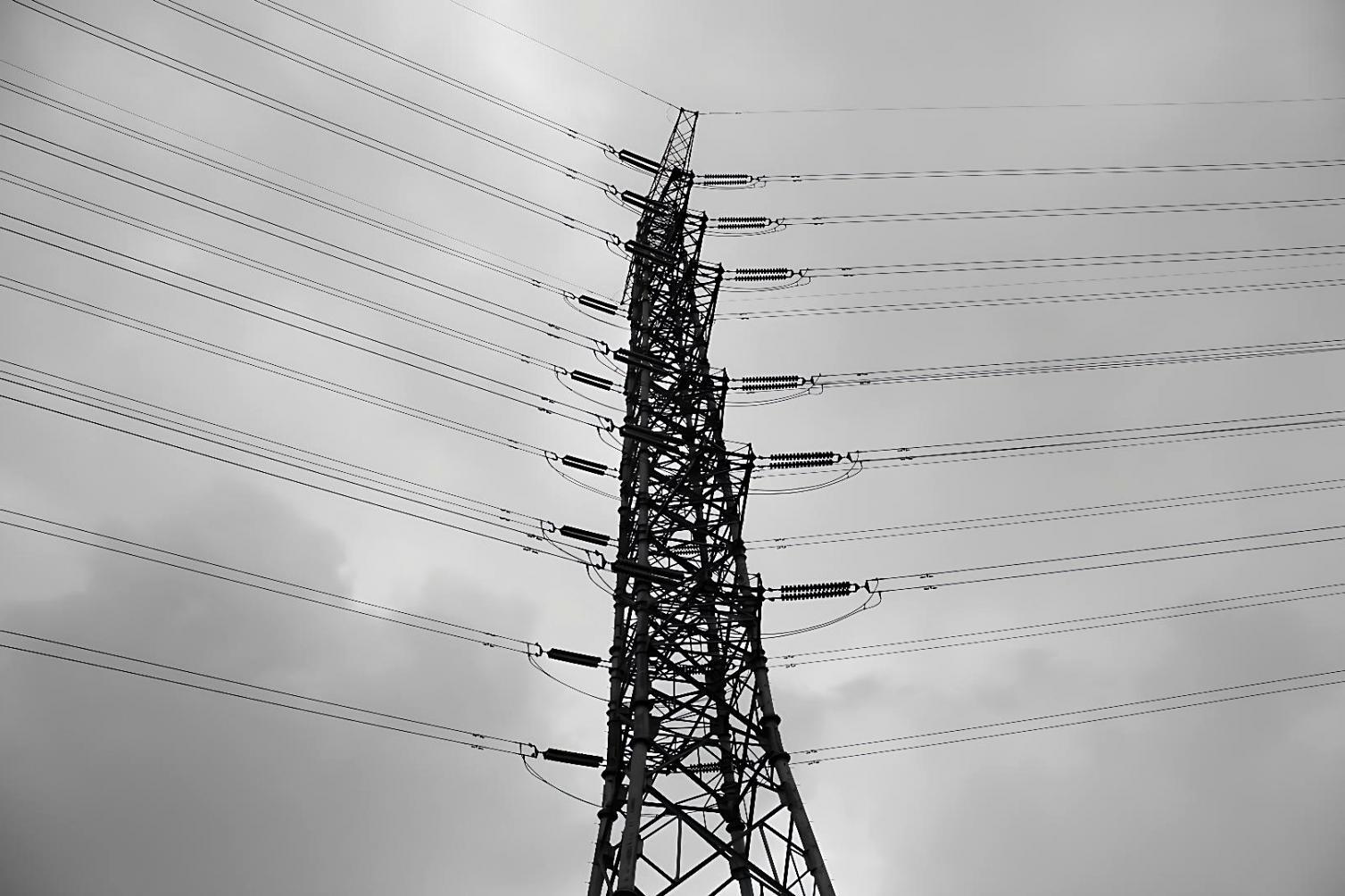 Installation géothermique moderne en phase d'analyse technique